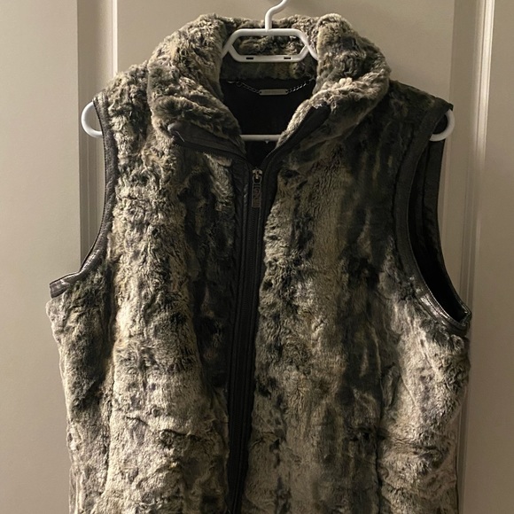 Faux Fur Vest - Picture 1 of 2